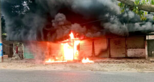 শ্রীমঙ্গলে তেলের দোকানে ভয়াবহ আগুন: তিনটি দোকান ভস্মীভূত