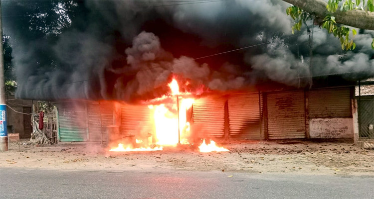 শ্রীমঙ্গলে তেলের দোকানে ভয়াবহ আগুন: তিনটি দোকান ভস্মীভূত