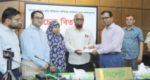 সিলেটে চার উন্নয়ন প্রকল্পে ক্ষতিগ্রস্তদের হাতে ১১ কোটি টাকার ক্ষতিপূরণের চেক বিতরণ