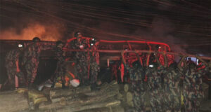 সিলেট নগরীর আখালিয়ায় অগ্নিকাণ্ডে ১০ দোকান পুড়ে ছাই