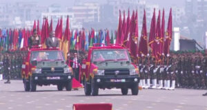 বর্ণাঢ্য কুচকাওয়াজে স্বাধীনতার ৫৫তম বার্ষিকী উদ্‌যাপন