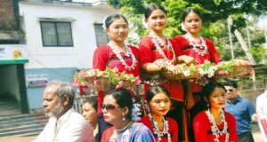 আনন্দময় রঙিন রঙে রঙিন বাদ্যে মুখর বৈসাবি