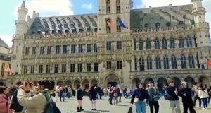 আকাশে ছোঁয়া ইতিহাসের এক নিখুঁত কারুকাজ সুউচ্চ টাওয়ার