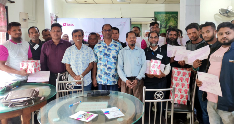 শ্রীমঙ্গলে দুগ্ধ ব্যবস্থাপনা ও লাভজনক খামার গঠন বিষয়ে কৃষকদের প্রশিক্ষণ