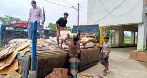 ওলিপুর হাইওয়ে চেকপোস্টে ৩৫ বস্তা ভারতীয় ফুসকা জব্দ, আটক ৪