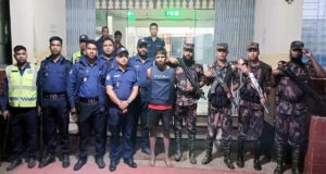 পুলিশ বিজিবি’র অভিযানে মাদক সম্রাট মনির গ্রেফতার