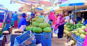 মাধবপুরে ফুটপাত দখল করে রমরমা ব্যবসা, চরম দুর্ভোগে পথচারীরা