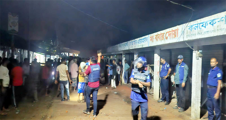 বীমা কোম্পানির গ্রাহক সংগ্রহকে কেন্দ্র করে দু’ক্ষের সংঘর্ষ