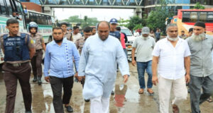 কদমতলীতে পরিবহন শ্রমিকদের সংঘর্ষ , কাইয়ূম চৌধুরীর হস্তক্ষেপে পরিস্থিতি শান্ত