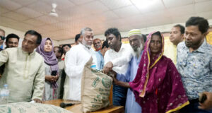 লাখাইয়ে বিনামূল্যে আউশধান বীজ ও রাসায়নিক সার বিতরণ