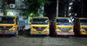 ধলাই নদী থেকে অবৈধ বালু উত্তোলন: ৪ ট্রাক জব্দ