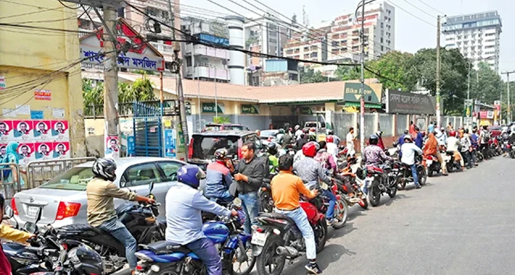 সিলেটে জ্বালানি নিয়ে হইচই কম সংকটেও বেড়েছে বিক্রি