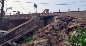 সংযোগ সড়কে ধস, ঝুঁকিতে আব্দুজ জহুর সেতু