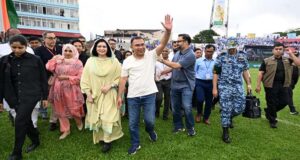 সিলেটে এসে সাতকড়া দিয়ে গরুর মাংস খেলেন প্রধানমন্ত্রী