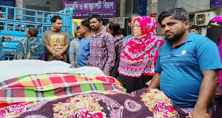 একসঙ্গে বেরিয়েছিলেন: দুর্ঘটনায় স্বামী মারা গেছেন, স্ত্রী আহত