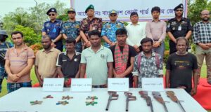 বনদস্যু ছোট সুমন বাহিনীর আত্মসমর্পণ