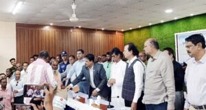 উত্তরাধিকার সূত্রে ধ্বংসপ্রাপ্ত অর্থনীতি পেয়েছে সরকার: অর্থ উপদেষ্টা রাশেদ