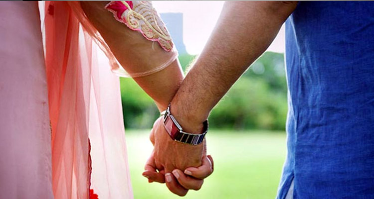 মেয়ের পছন্দ করা জামাইয়ের হাত ধরে পালালেন মা