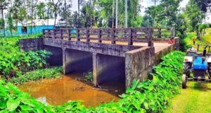 মাধবপুরে ২০ বছরেও সংযোগ সড়ক পায়নি সেতু, ঝুঁকিতে চলছে পুরোনো ব্রিজ