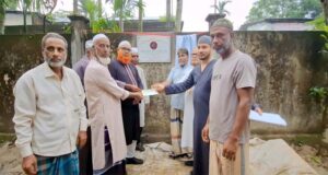 বিশ্বনাথে রাস্তা পাকাকরণে আর-রাহমান এডুকেশন ট্রাস্টের নগদ অর্থ প্রদান