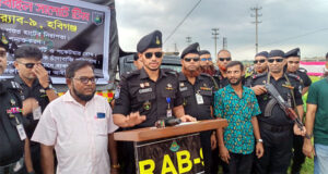 ঈদ সামনে পশুর হাটে জাল টাকা ও প্রতারক চক্র ঠেকাতে মাঠে র‍্যাব