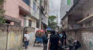 আত্মীয়ের বাসা থেকে এক পরিবারের তিনজনের মরদেহ উদ্ধার