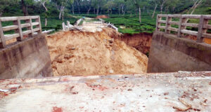 মাধবপুরে তিন কোটি টাকার সেতু, উদ্বোধনের আগেই ধসে পড়ল সংযোগ সড়ক