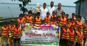 পানিতে ডুবে মৃত্যু প্রতিরোধে বিশ্বম্ভরপুরে সাঁতার প্রশিক্ষণের উদ্বোধন