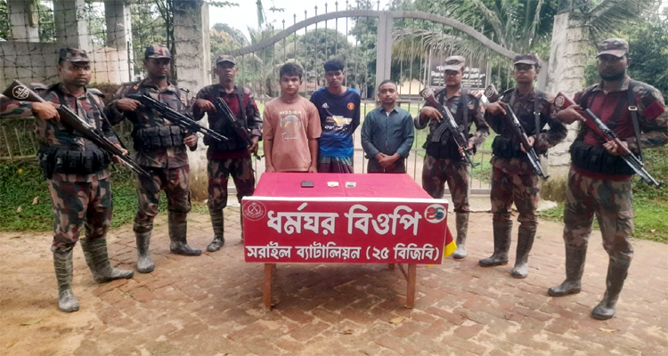 মাধবপুর সীমান্তে ভারতে অনুপ্রবেশের চেষ্টাকালে আটক ৩