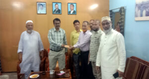 ছাতকে আহত স্কুল ছাত্রীকে উন্নত চিকিৎসার জন্য অর্থ প্রদান