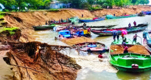 যাদুকাটায় বালু লুটের মহোৎসব: বিএনপি-আ.লীগ নেতারা একাট্টা
