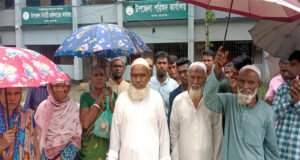 ছাতকে নদীর পারে অবাধে চলছে প্রভাবশালীদের বালু লুট
