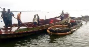 অবৈধভাবে বালু উত্তোলনে জব্দ করা ড্রেজার মুচলেকায় ছাড়, জনমনে নানা প্রশ্ন