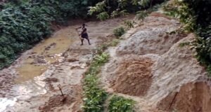 অবৈধ বালু উত্তোলন ঠেকাতে গিয়ে হামলার শিকার চারজন