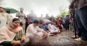 এবার বাহুবলে এনসিপির গাড়িবহর আটকে দিল পুলিশ