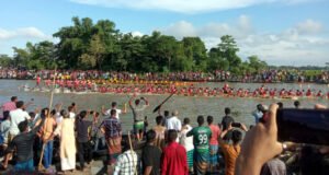 বিয়ানীবাজারে উৎসবমুখর পরিবেশে জমজমাট নৌকাবাইচ