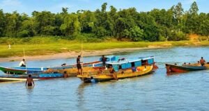 বালু তুলতে গিয়ে দুই নৌকার মাঝে চাপা পড়ে শ্রমিক নিহত