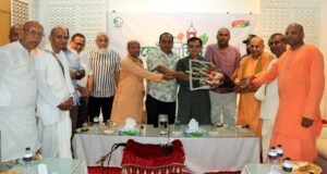 বাণিজ্য মন্ত্রীর সঙ্গে ইসকন নেতৃবৃন্দের সৌজন্য সাক্ষাৎ