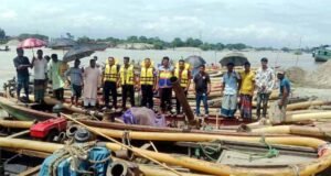 ছাতকে নৌ-পুলিশের অভিযানে ২১ ড্রেজারসহ গ্রেফতার ৯