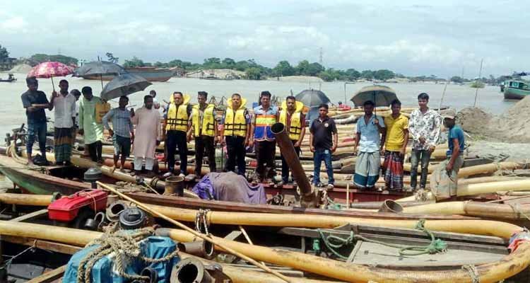 ছাতকে নৌ-পুলিশের অভিযানে ২১ ড্রেজারসহ গ্রেফতার ৯