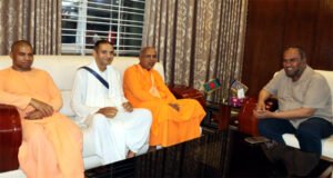 সিসিক প্রশাসককে মহারাজের কৃতজ্ঞতা, ঝুলনযাত্রার আমন্ত্রণ