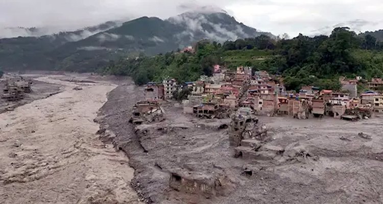 হিমালয়ে ভূমিধসে চরম ক্ষতিগ্রস্ত, নিহত ৫৬২