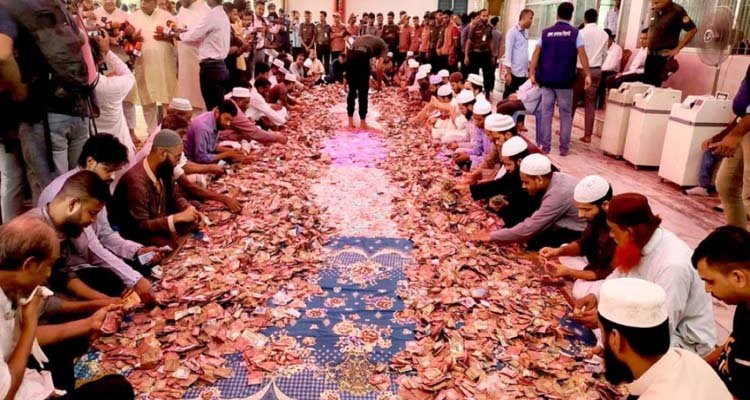 শাহজালাল মাজারের দানবাক্সের টাকা গণনা শুরু