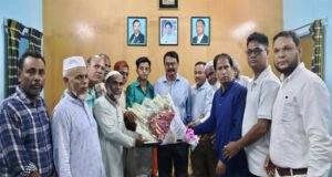এমপি মিলনকে ফুলেল শুভেচ্ছা জানালেন ছাতক পৌর বিএনপির নেতৃবৃন্দ