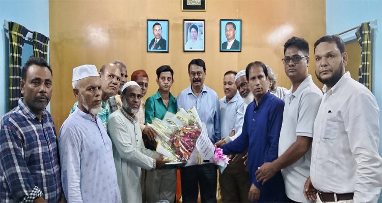 এমপি মিলনকে ফুলেল শুভেচ্ছা জানালেন ছাতক পৌর বিএনপির নেতৃবৃন্দ