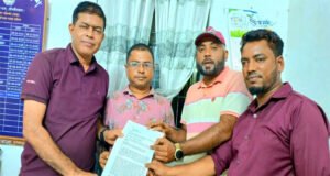 বালুবাহী ট্রাক দিয়ে সাংবাদিককে হত্যার চেষ্টা, থানায় অভিযোগ