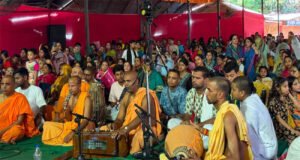 বৃষ্টিতে ভিজেও থামেনি ভক্তদের পদচারণা, সিলেটে পালিত ভক্তিচারু স্বামী মহারাজের ৮১তম ব্যাসপূজা