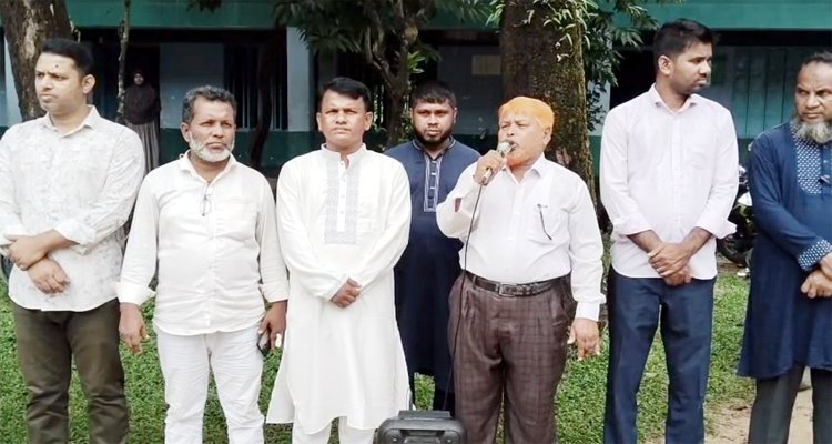 বাদাঘাট পাবলিক উচ্চ বিদ্যালয়ে শিক্ষার্থীদের হাতে মোবাইল থাকলে বহিষ্কার