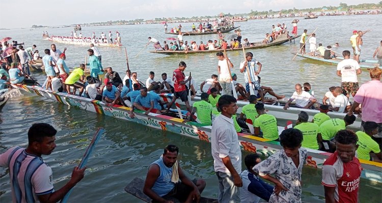 শাল্লায় ঐতিহ্যবাহী নৌকা বাইচ