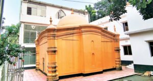 প্রাচীন স্থাপত্য ও কল্পকাহিনি ঘেরা গায়েবি মসজিদ